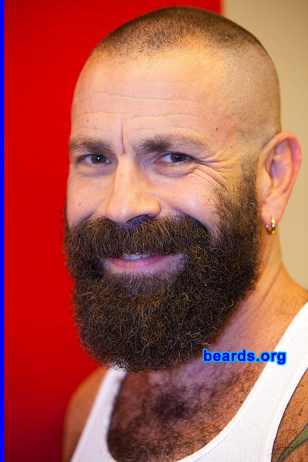 Andy
[b]Go to [url=http://www.beards.org/beard032.php]Andy's beard feature[/url][/b].
Keywords: b032.008 full_beard