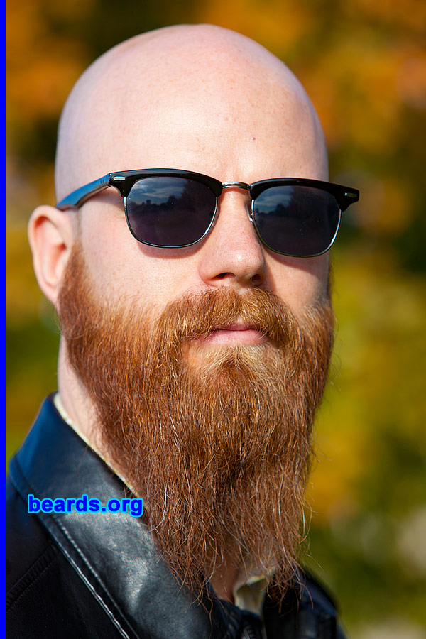 Mike
[b]Go to [url=http://www.beards.org/beard037.php]Mike's beard feature[/url][/b].
Keywords: full_beard