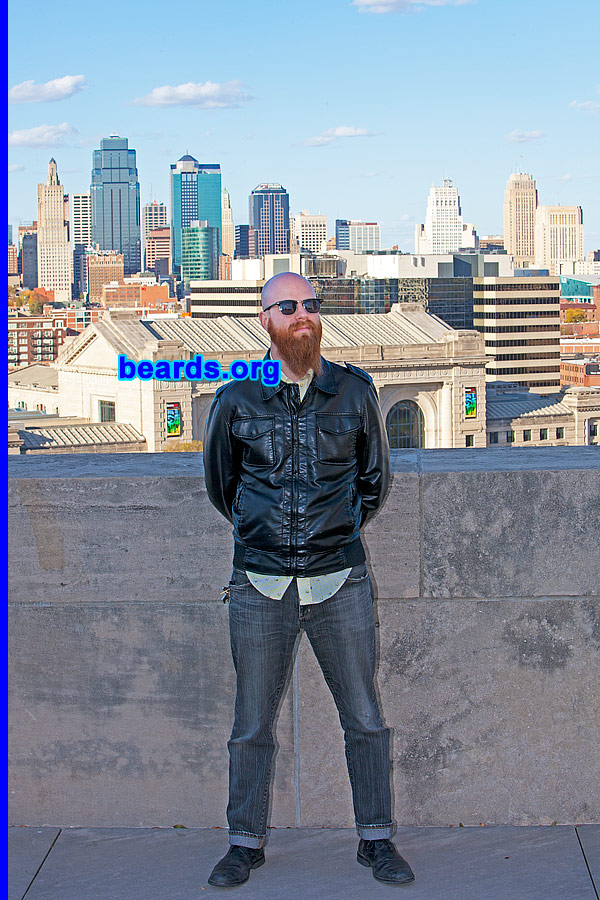 Mike
[b]Go to [url=http://www.beards.org/beard037.php]Mike's beard feature[/url][/b].
Keywords: full_beard