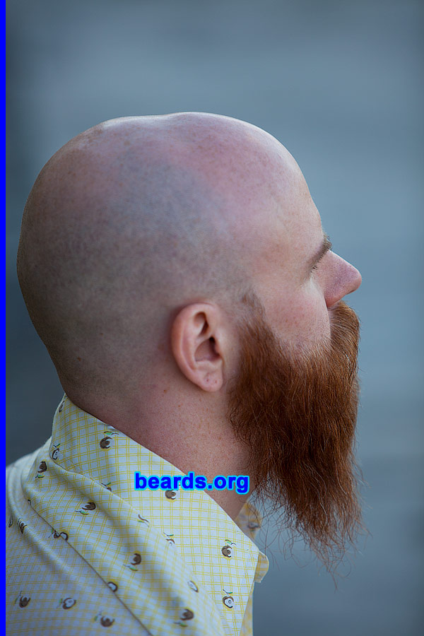 Mike
[b]Go to [url=http://www.beards.org/beard037.php]Mike's beard feature[/url][/b].
Keywords: b037.002 full_beard