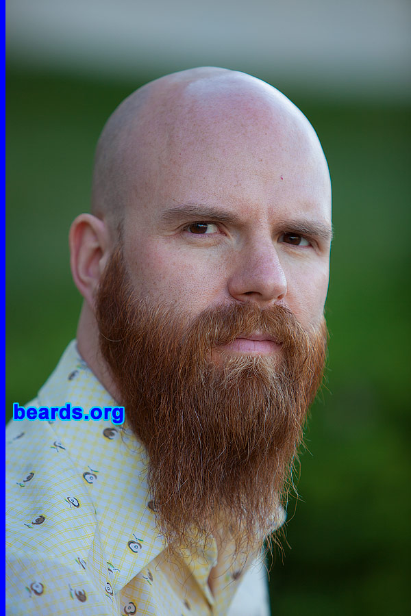 Mike
[b]Go to [url=http://www.beards.org/beard037.php]Mike's beard feature[/url][/b].
Keywords: b037.002 full_beard