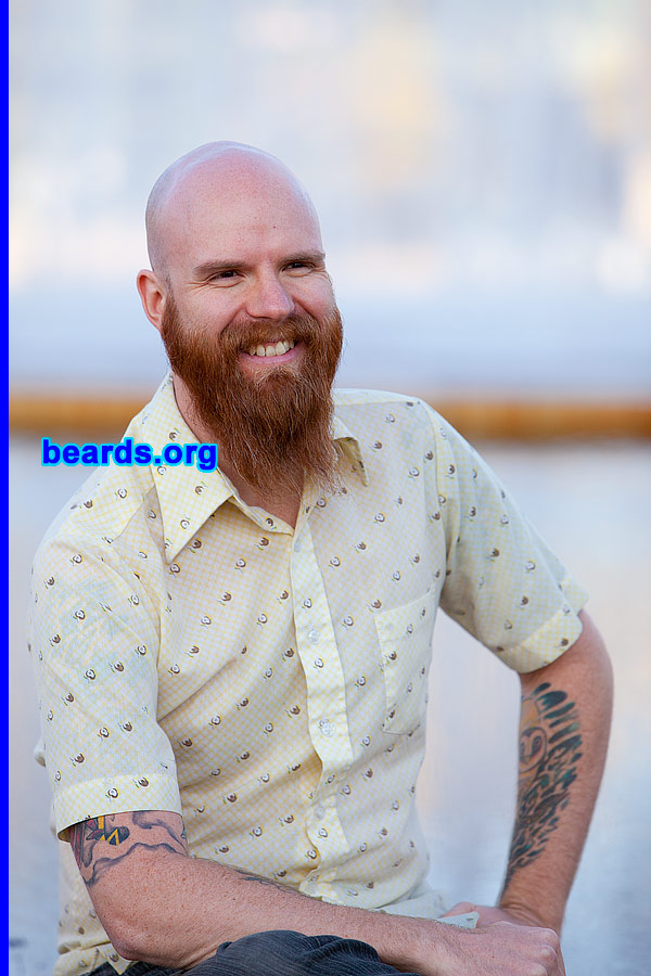 Mike
[b]Go to [url=http://www.beards.org/beard037.php]Mike's beard feature[/url][/b].
Keywords: b037.002 full_beard