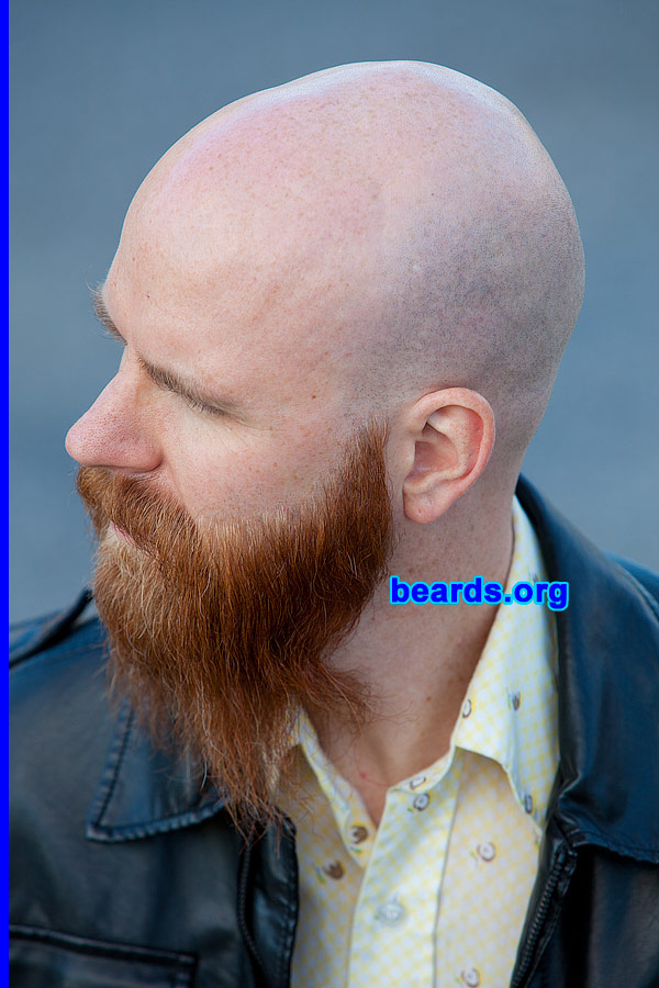 Mike
[b]Go to [url=http://www.beards.org/beard037.php]Mike's beard feature[/url][/b].
Keywords: b037.002 full_beard