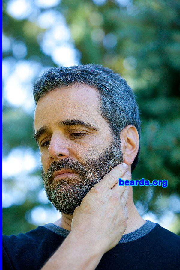 Scott
[b]Go to [url=http://www.beards.org/beard038.php]Scott's beard feature[/url][/b].
Keywords: b038.001 full_beard