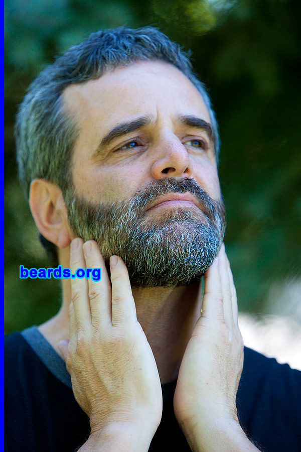 Scott
[b]Go to [url=http://www.beards.org/beard038.php]Scott's beard feature[/url][/b].
Keywords: b038.001 full_beard