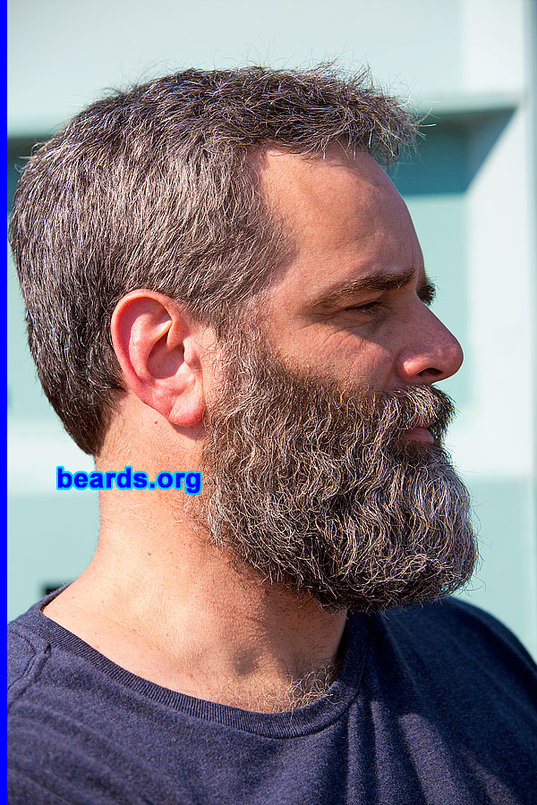 Scott
[b]Go to [url=http://www.beards.org/beard038.php]Scott's beard feature[/url][/b].
Keywords: b038.006 full_beard