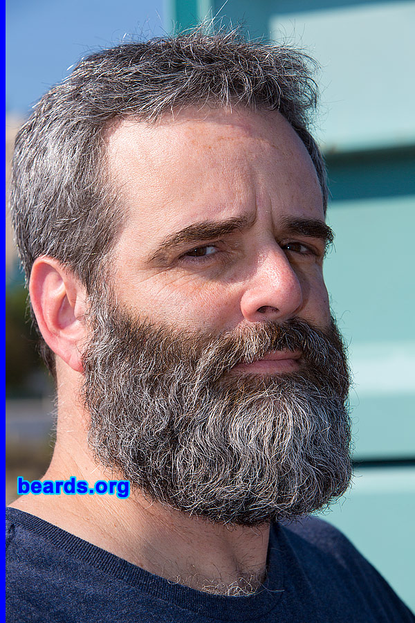 Scott
[b]Go to [url=http://www.beards.org/beard038.php]Scott's beard feature[/url][/b].
Keywords: b038.006 full_beard