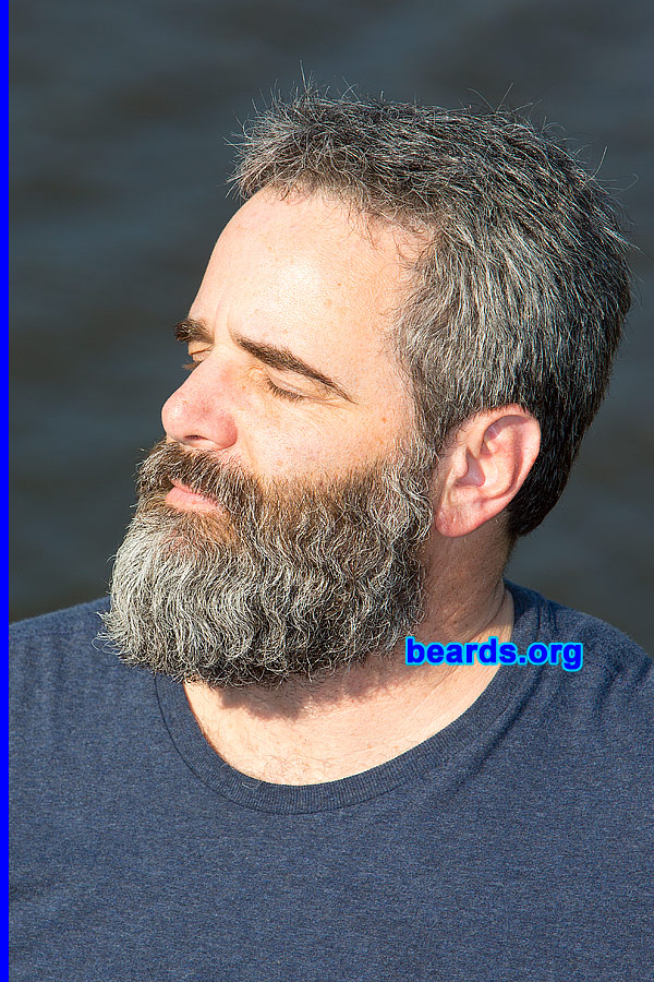 Scott
[b]Go to [url=http://www.beards.org/beard038.php]Scott's beard feature[/url][/b].
Keywords: b038.006 full_beard