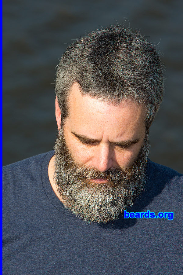 Scott
[b]Go to [url=http://www.beards.org/beard038.php]Scott's beard feature[/url][/b].
Keywords: b038.006 full_beard