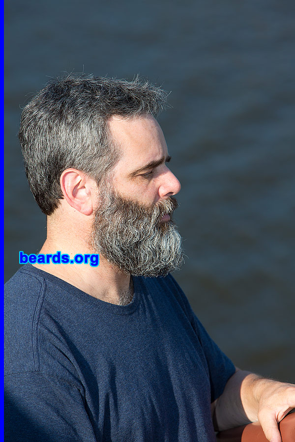 Scott
[b]Go to [url=http://www.beards.org/beard038.php]Scott's beard feature[/url][/b].
Keywords: b038.006 full_beard