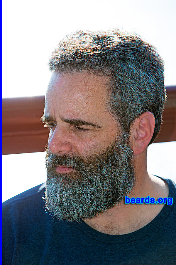 Scott
[b]Go to [url=http://www.beards.org/beard038.php]Scott's beard feature[/url][/b].
Keywords: b038.008 full_beard