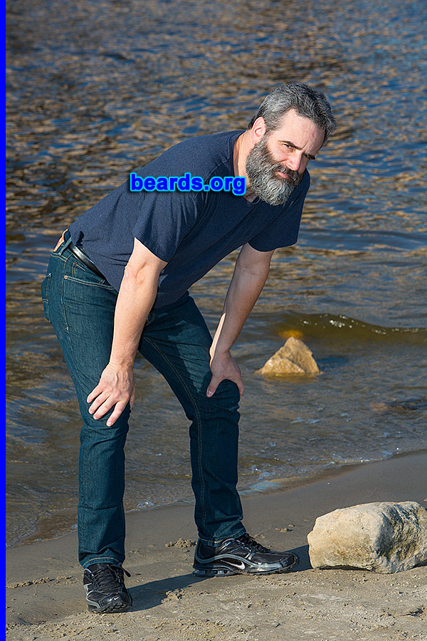 Scott
[b]Go to [url=http://www.beards.org/beard038.php]Scott's beard feature[/url][/b].
Keywords: b038.008 full_beard