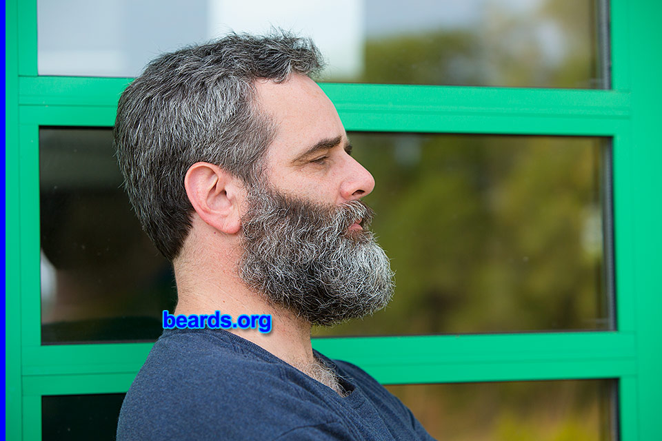 Scott
[b]Go to [url=http://www.beards.org/beard038.php]Scott's beard feature[/url][/b].
Keywords: b038.014 full_beard