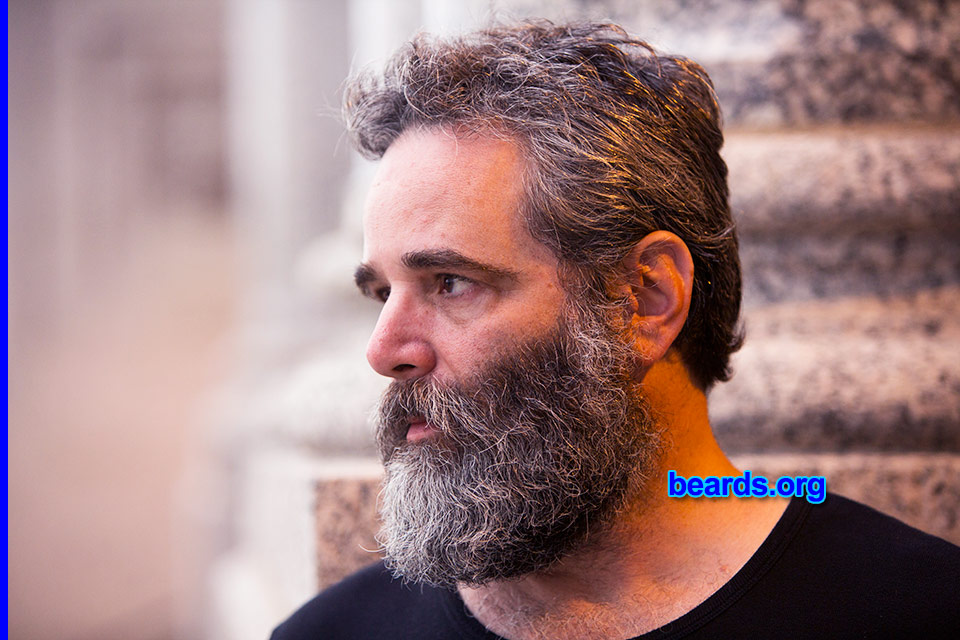 Scott
[b]Go to [url=http://www.beards.org/beard038.php]Scott's beard feature[/url][/b].
Keywords: b038.015 full_beard