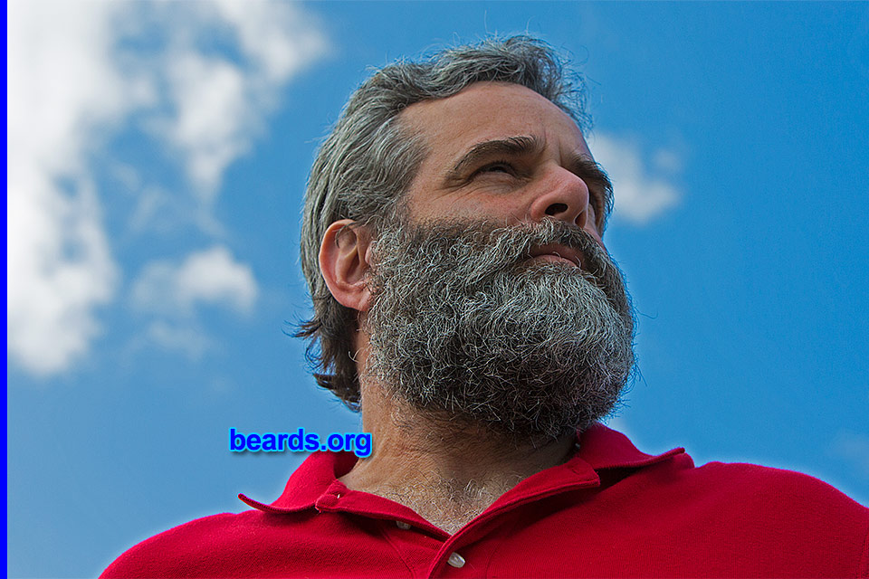 Scott
[b]Go to [url=http://www.beards.org/beard038.php]Scott's beard feature[/url][/b].
Keywords: b038.017 full_beard