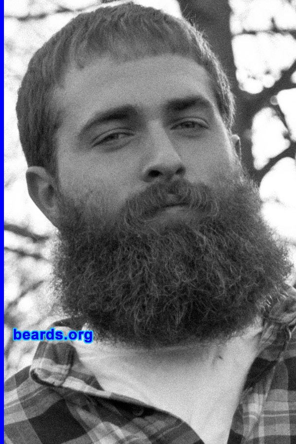 Ryan
[b]Go to [url=http://www.beards.org/beard039.php]Ryan's beard feature[/url][/b].

Photo: Jon Cole / Envisioned Memories
Keywords: full_beard