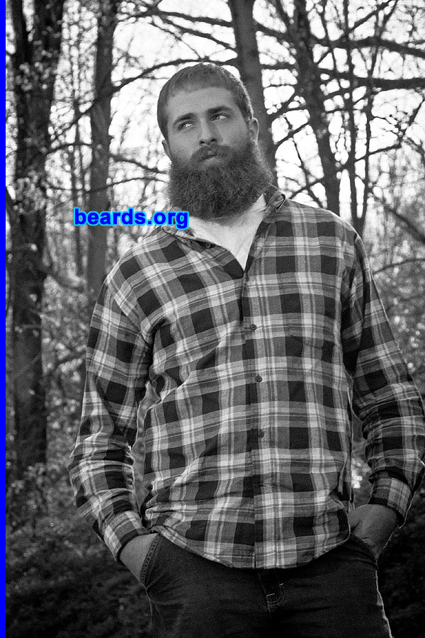 Ryan
[b]Go to [url=http://www.beards.org/beard039.php]Ryan's beard feature[/url][/b].

Photo: Jon Cole / Envisioned Memories
Keywords: full_beard