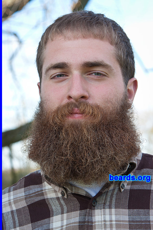 Ryan
[b]Go to [url=http://www.beards.org/beard039.php]Ryan's beard feature[/url][/b].

Photo: Jon Cole / Envisioned Memories
Keywords: b039.001 full_beard