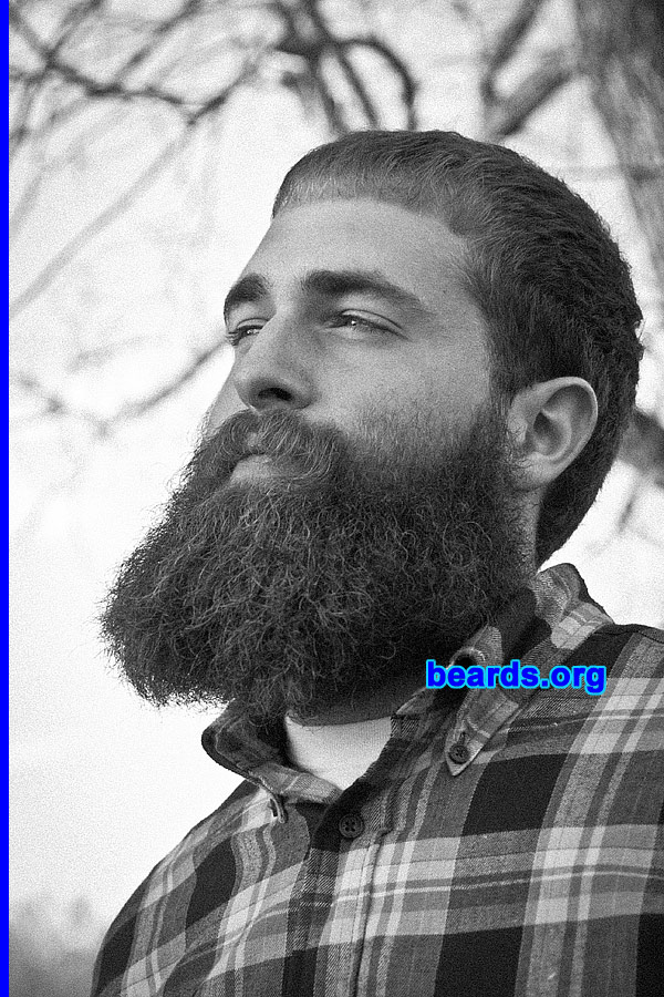 Ryan
[b]Go to [url=http://www.beards.org/beard039.php]Ryan's beard feature[/url][/b].

Photo: Jon Cole / Envisioned Memories
Keywords: b039.001 full_beard