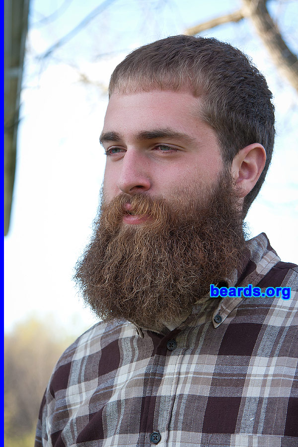 Ryan
[b]Go to [url=http://www.beards.org/beard039.php]Ryan's beard feature[/url][/b].

Photo: Jon Cole / Envisioned Memories
Keywords: b039.001 full_beard