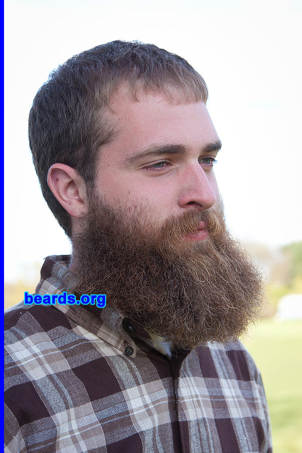 Ryan
[b]Go to [url=http://www.beards.org/beard039.php]Ryan's beard feature[/url][/b].

Photo: Jon Cole / Envisioned Memories
Keywords: b039.001 full_beard