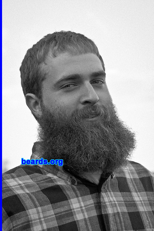 Ryan
[b]Go to [url=http://www.beards.org/beard039.php]Ryan's beard feature[/url][/b].

Photo: Jon Cole / Envisioned Memories
Keywords: b039.001 full_beard