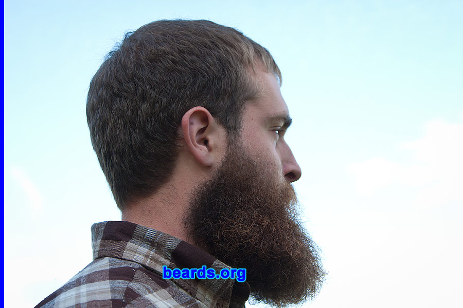 Ryan
[b]Go to [url=http://www.beards.org/beard039.php]Ryan's beard feature[/url][/b].

Photo: Jon Cole / Envisioned Memories
Keywords: b039.001 full_beard