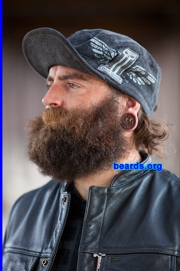 Jared
[b]Go to [url=http://www.beards.org/beard040.php]Jared's beard feature[/url][/b].
Keywords: full_beard