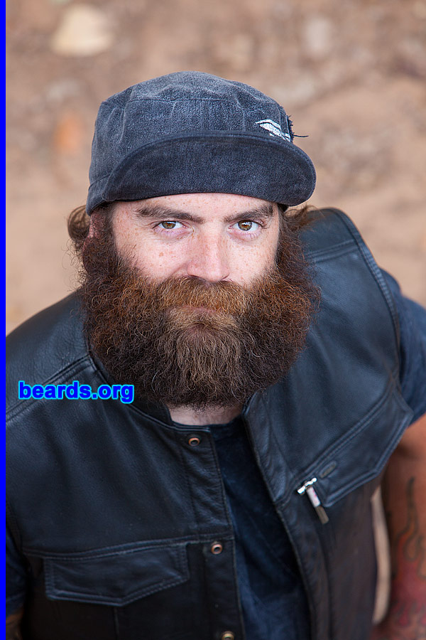 Jared
[b]Go to [url=http://www.beards.org/beard040.php]Jared's beard feature[/url][/b].
Keywords: b040.002 full_beard
