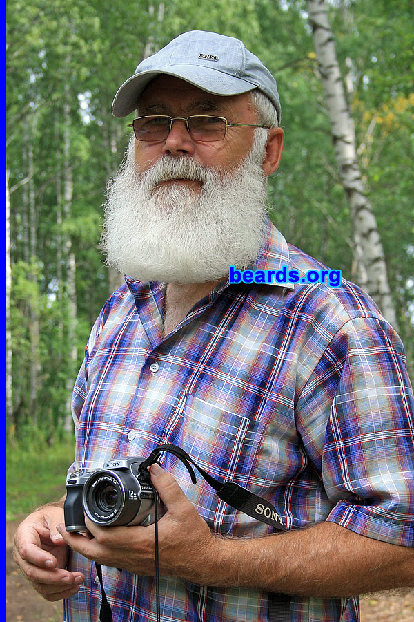 Valentin
[b]Go to [url=http://www.beards.org/beard043.php]Valentin's beard feature[/url][/b].
Keywords: full_beard