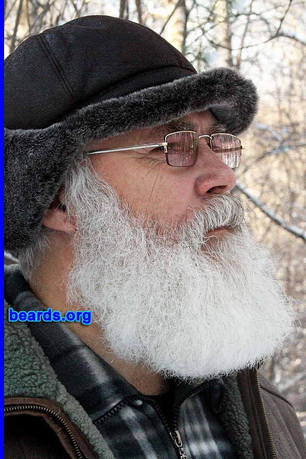 Valentin
[b]Go to [url=http://www.beards.org/beard043.php]Valentin's beard feature[/url][/b].
Keywords: b043.001 full_beard