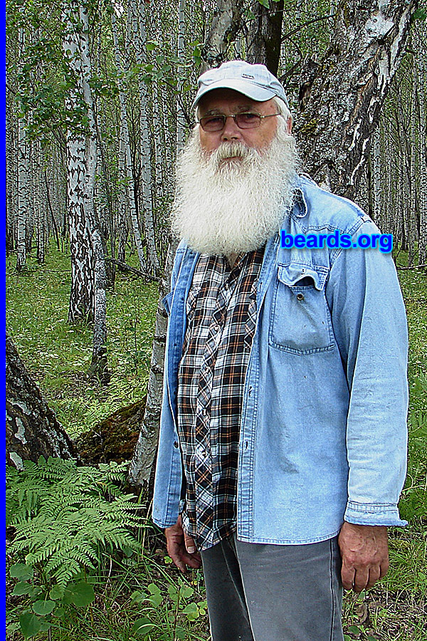 Valentin
[b]Go to [url=http://www.beards.org/beard043.php]Valentin's beard feature[/url][/b].
Keywords: b043.002 full_beard