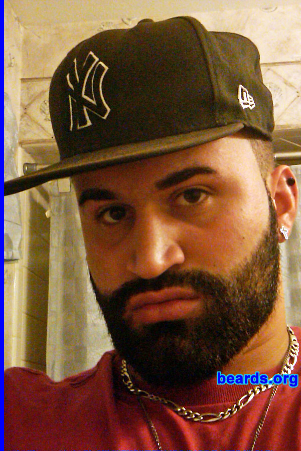 Anthony
[b]Go to [url=http://www.beards.org/beard044.php]Anthony's beard feature[/url][/b].
Keywords: full_beard