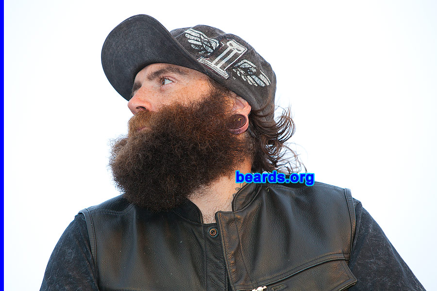 Jared
[b]Go to [url=http://www.beards.org/beard040.php]Jared's beard feature[/url][/b].
Keywords: b040.003 full_beard