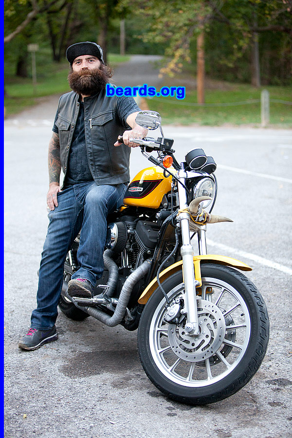 Jared
[b]Go to [url=http://www.beards.org/beard040.php]Jared's beard feature[/url][/b].
Keywords: b040.003 full_beard