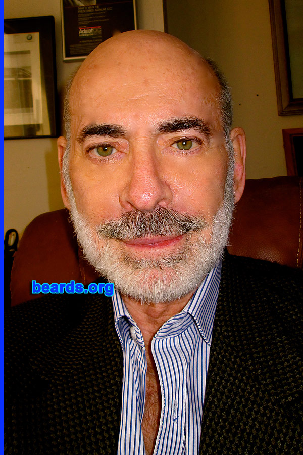 Glenn Alterman
[b]Go to [url=http://www.beards.org/beard045.php]Glenn's beard feature[/url][/b].
Keywords: full_beard
