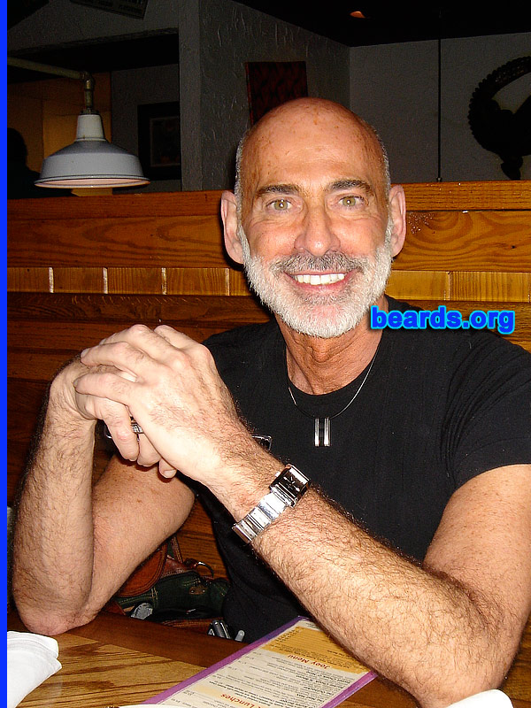 Glenn Alterman
[b]Go to [url=http://www.beards.org/beard045.php]Glenn's beard feature[/url][/b].
Keywords: full_beard