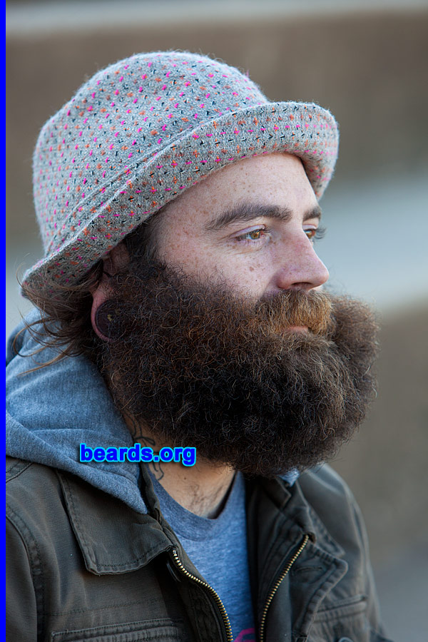 Jared
[b]Go to [url=http://www.beards.org/beard040.php]Jared's beard feature[/url][/b].
Keywords: b040.004 full_beard