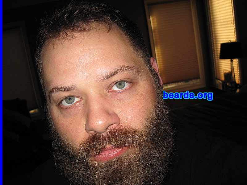 Chris
[b]Go to [url=http://www.beards.org/beard046.php]Chris' beard feature[/url][/b].
Keywords: b046.001 full_beard