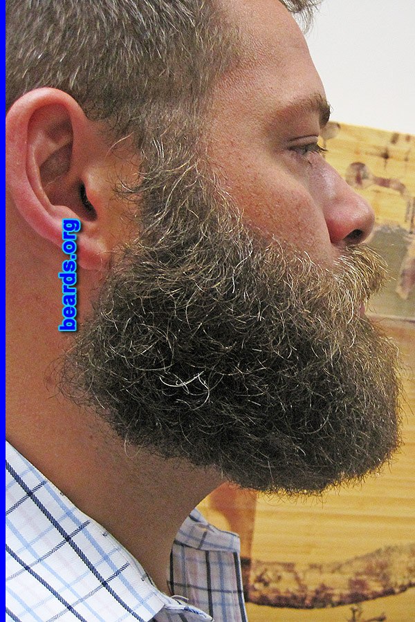 Chris
[b]Go to [url=http://www.beards.org/beard046.php]Chris' beard feature[/url][/b].
Keywords: b046.002 full_beard