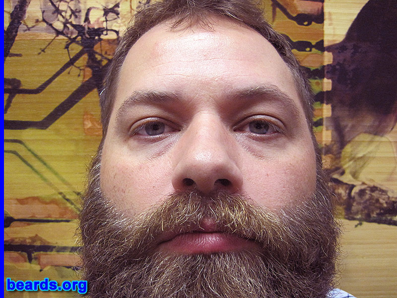 Chris
[b]Go to [url=http://www.beards.org/beard046.php]Chris' beard feature[/url][/b].
Keywords: b046.002 full_beard