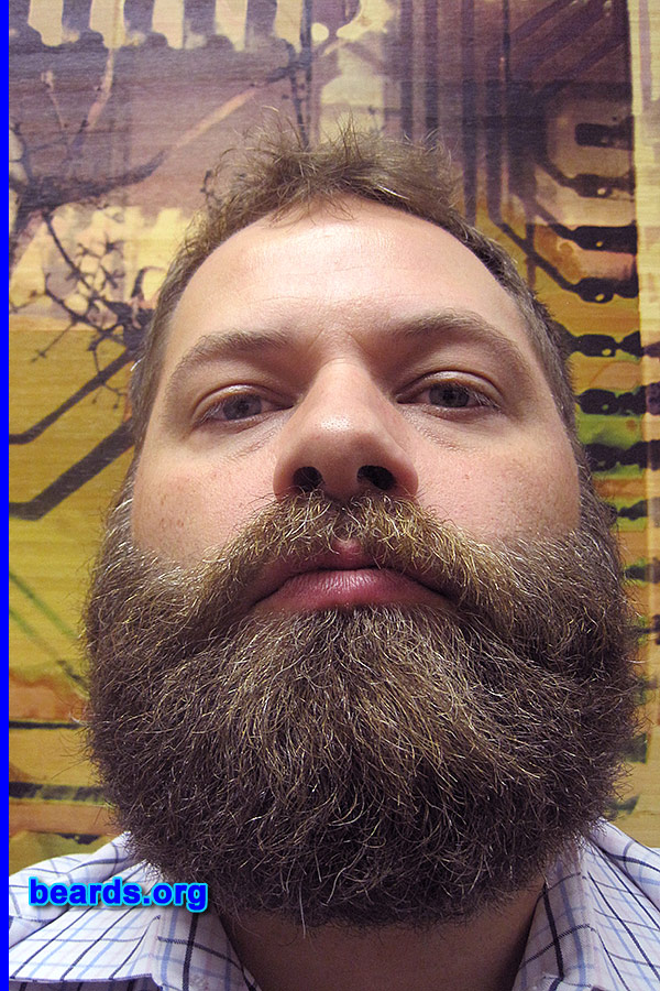Chris
[b]Go to [url=http://www.beards.org/beard046.php]Chris' beard feature[/url][/b].
Keywords: b046.002 full_beard