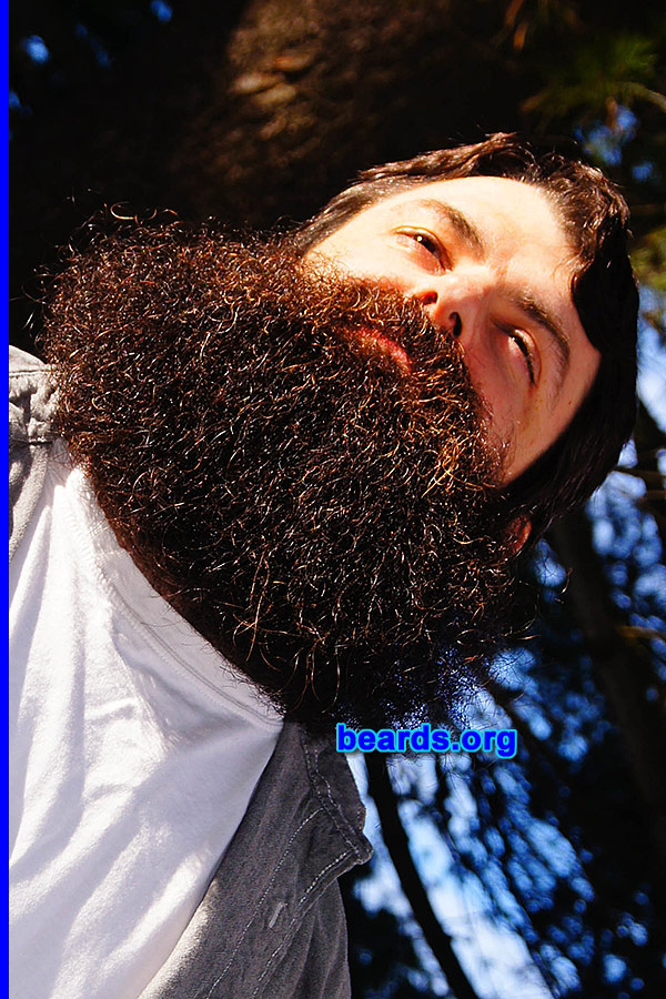 Ben
[b]Go to [url=http://www.beards.org/beard047.php]Ben's beard feature[/url][/b].
Keywords: full_beard