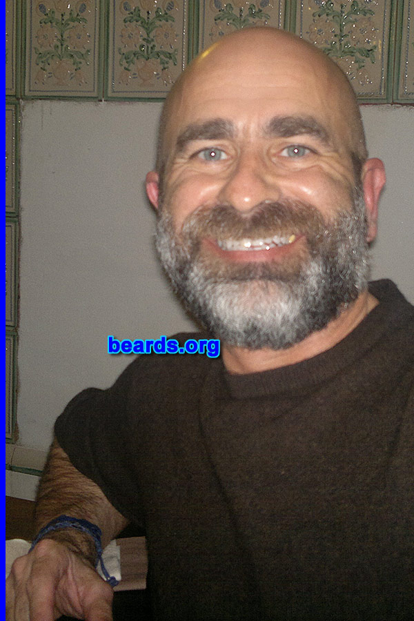 Tiziano
[b]Go to [url=http://www.beards.org/beard048.php]Tiziano's beard feature[/url][/b].
Keywords: full_beard