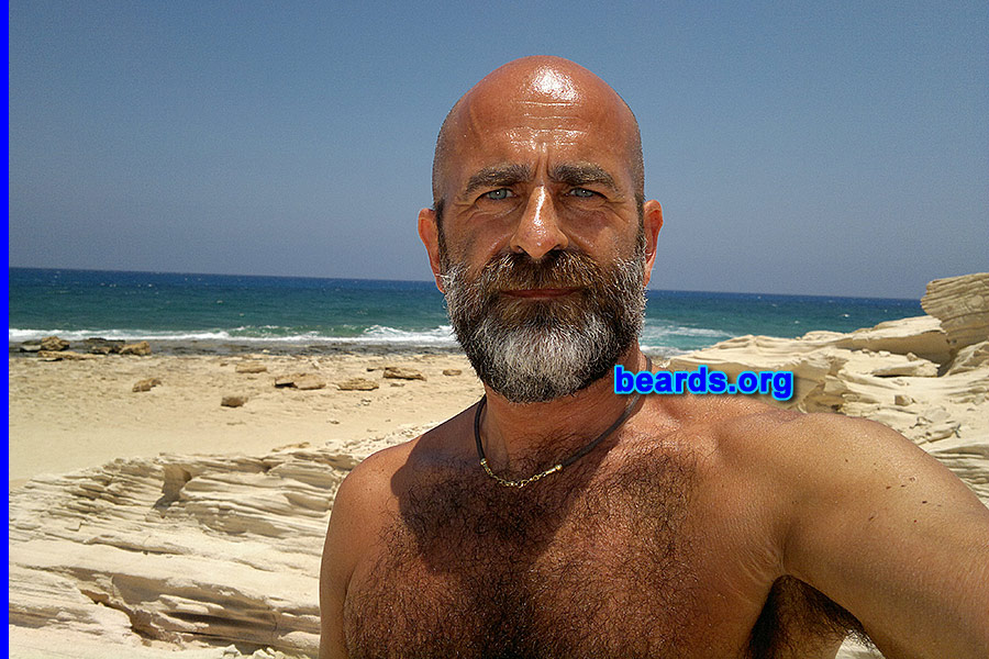 Tiziano
[b]Go to [url=http://www.beards.org/beard048.php]Tiziano's beard feature[/url][/b].
Keywords: full_beard