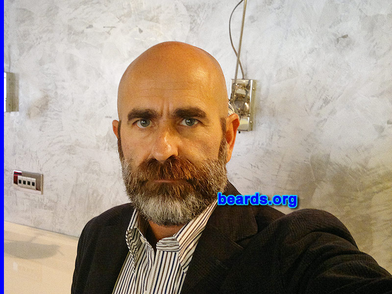 Tiziano
[b]Go to [url=http://www.beards.org/beard048.php]Tiziano's beard feature[/url][/b].
Keywords: b048.001 full_beard