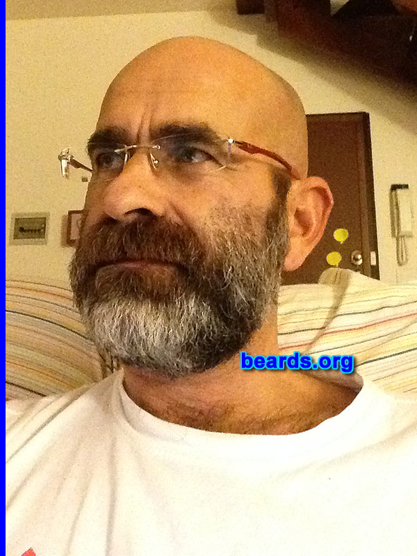 Tiziano
[b]Go to [url=http://www.beards.org/beard048.php]Tiziano's beard feature[/url][/b].
Keywords: b048.001 full_beard