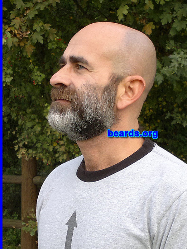 Tiziano
[b]Go to [url=http://www.beards.org/beard048.php]Tiziano's beard feature[/url][/b].
Keywords: b048.001 full_beard