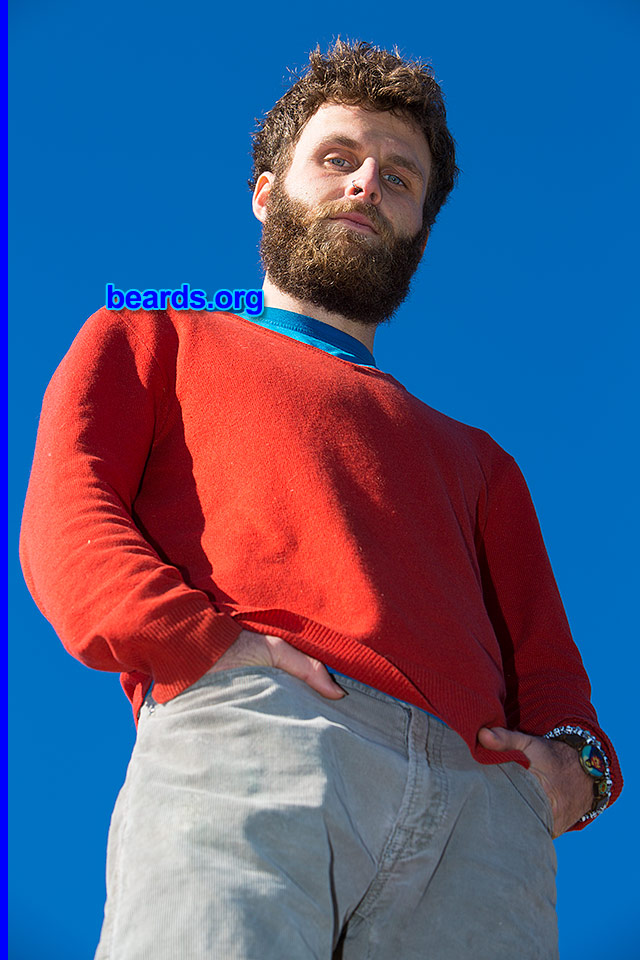 Nate
[b]Go to [url=http://www.beards.org/beard050.php]Nate's beard feature[/url][/b].
Keywords: full_beard b050.001