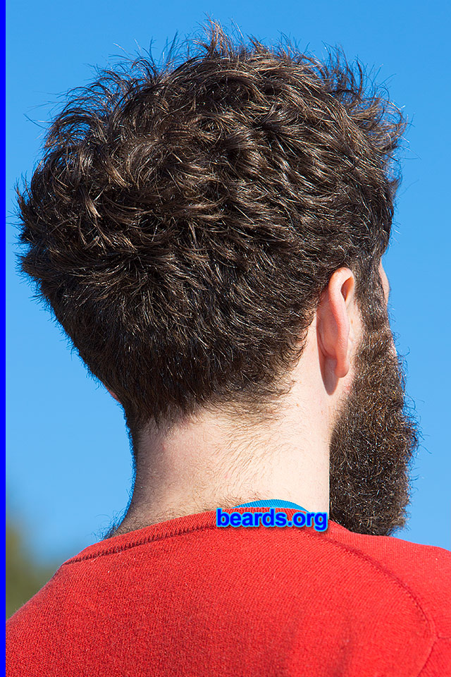 Nate
[b]Go to [url=http://www.beards.org/beard050.php]Nate's beard feature[/url][/b].
Keywords: full_beard b050.001